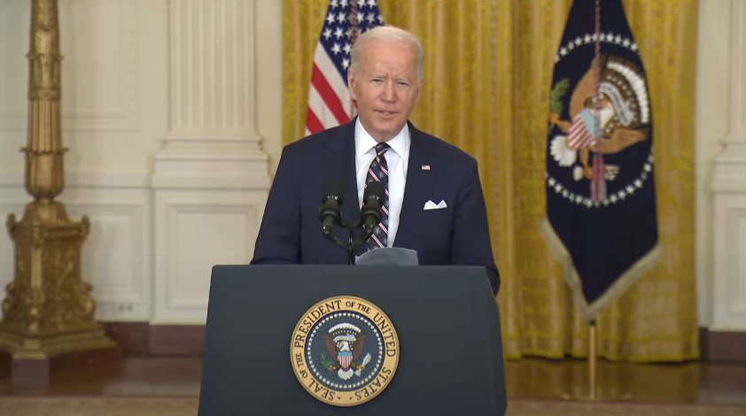 Biden annonce les premières sanctions russes et met en garde contre une invasion plus importante