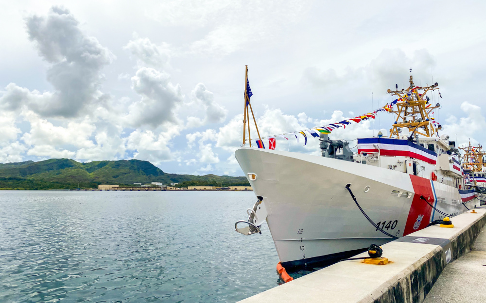 La Garde côtière des États-Unis met en service trois cotres à Guam