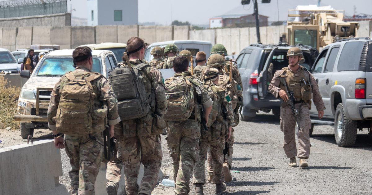 Secrétaire britannique à la Défense : Les évacuations de Kaboul au Royaume-Uni « se résument à des heures, pas à des semaines »
