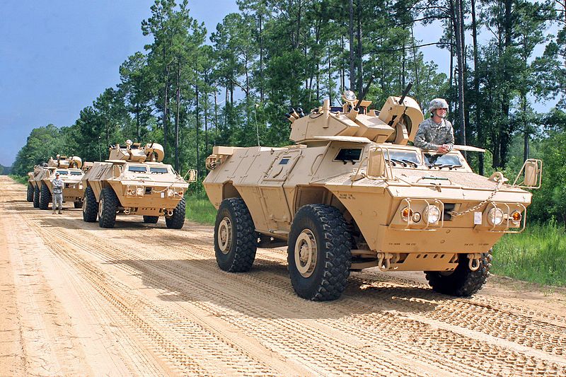Les États-Unis font don de 44 véhicules de sécurité blindés M1117 à la Grèce