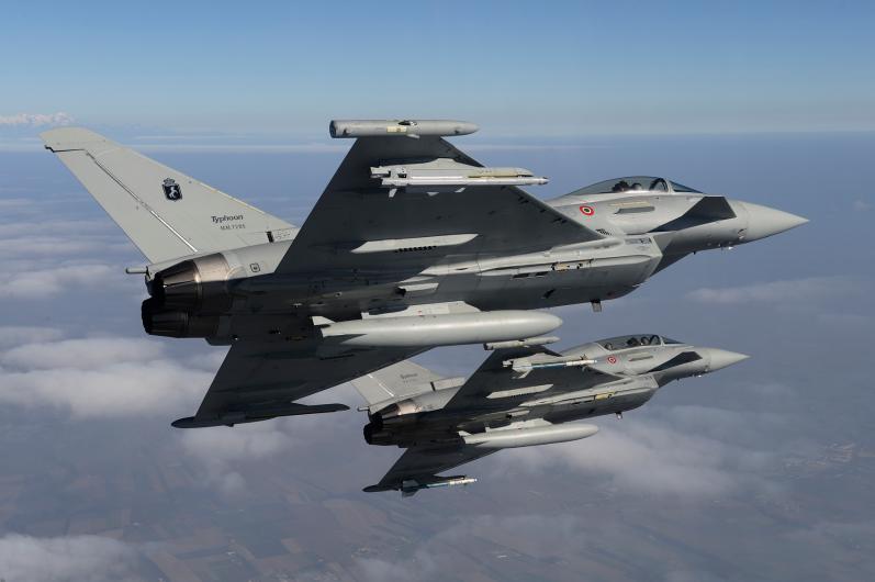 Le Koweït reçoit ses 2 premiers avions de chasse multi-rôles Eurofighter Typhoon