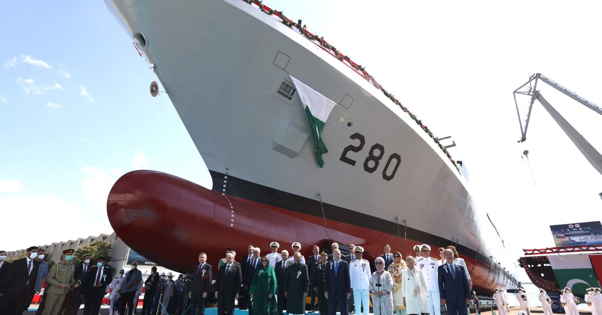 Lancement de la première corvette MILGEM pakistanaise de classe Babur au chantier naval d’Istanbul