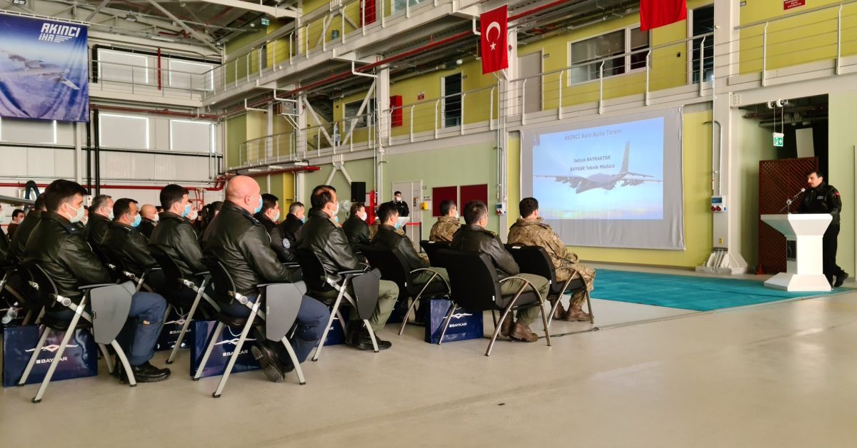 Baykar commence la formation du premier groupe de pilotes d’UCAV Akinci