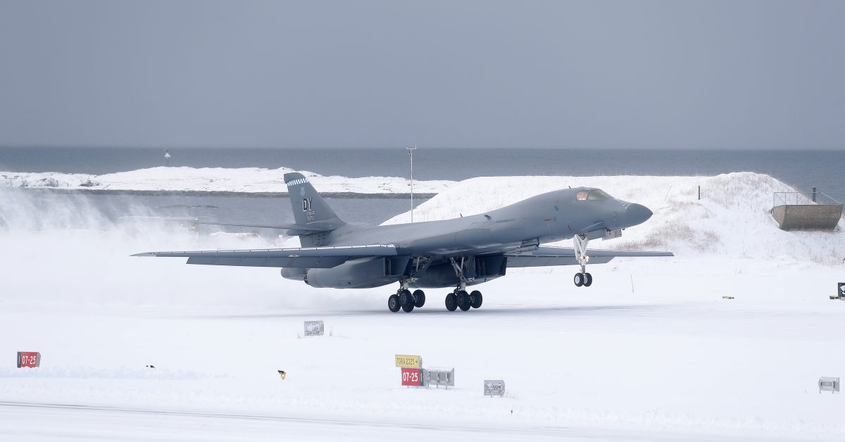 Le B-1B Lancer effectue son premier atterrissage à la station aérienne de Bodø
