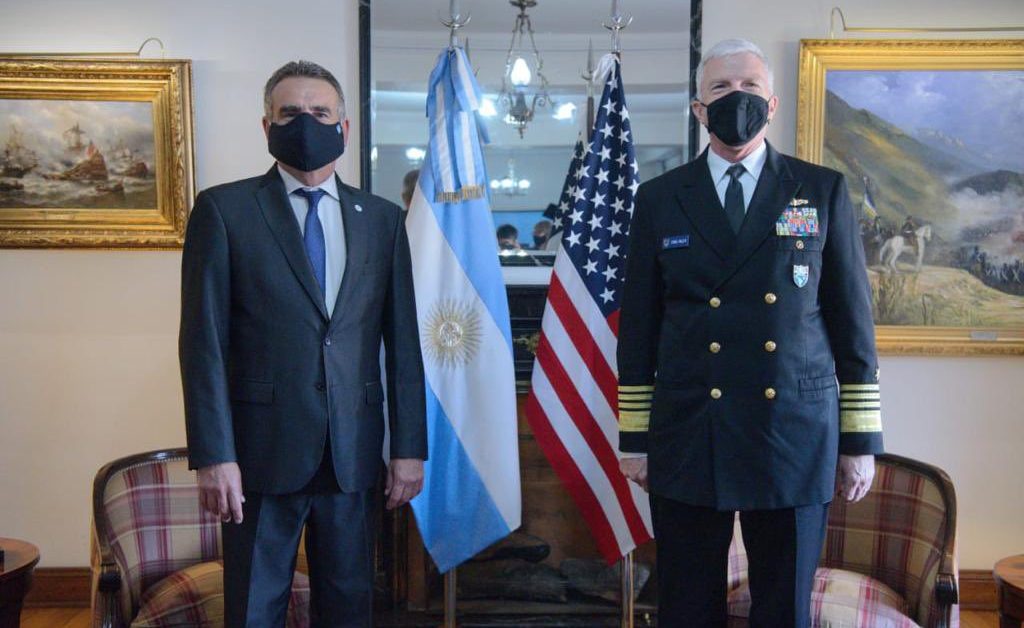 Le commandant américain du SOUTHCOM visite l’Argentine et l’Uruguay