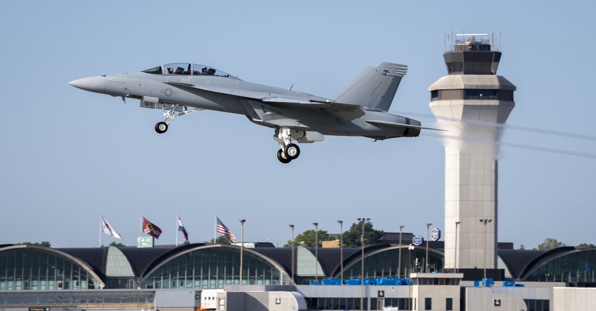 La marine américaine prend livraison du premier nouveau Super Hornet du bloc III de production