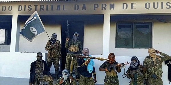 Un affilié de l’Etat islamique s’empare de villes au Mozambique, massacre des villageois et abat un hélicoptère PMC