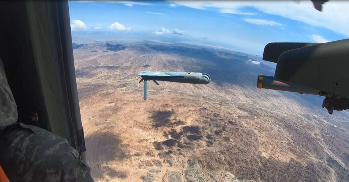 Les futurs avions d’attaque et de reconnaissance utiliseront des drones à lancement aérien et des missiles à longue portée pour vaincre les défenses aériennes