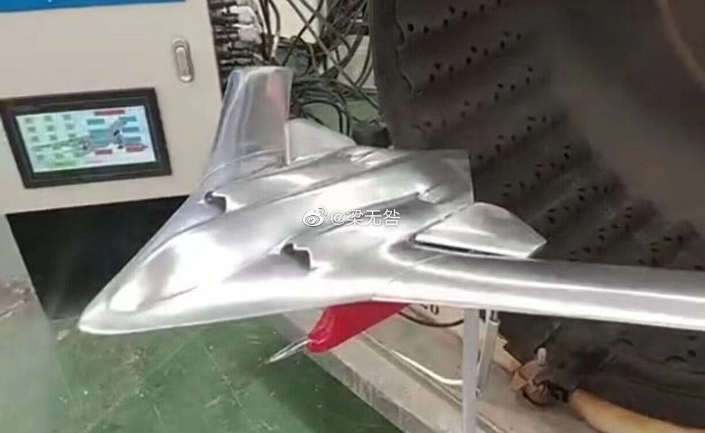 Photos de modèles de la surface de bombardiers furtifs chinois, mais voir croire ?