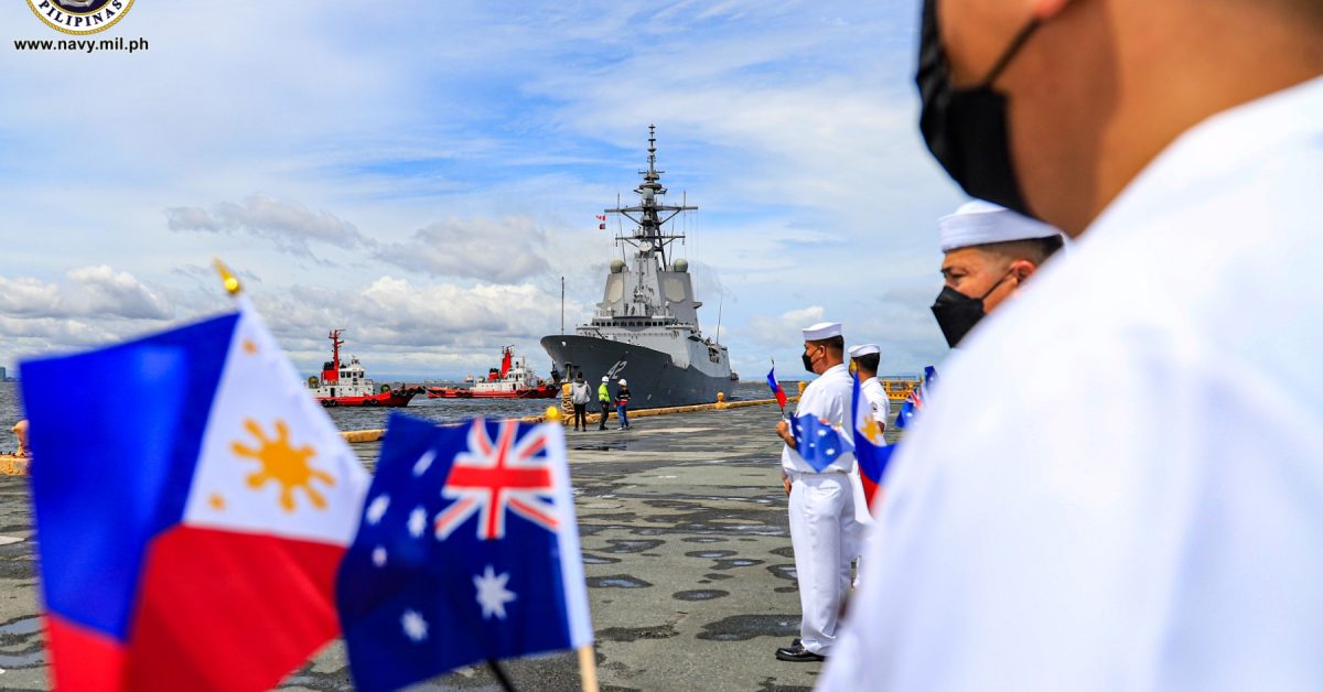 Le destroyer australien AEGIS visite Manille