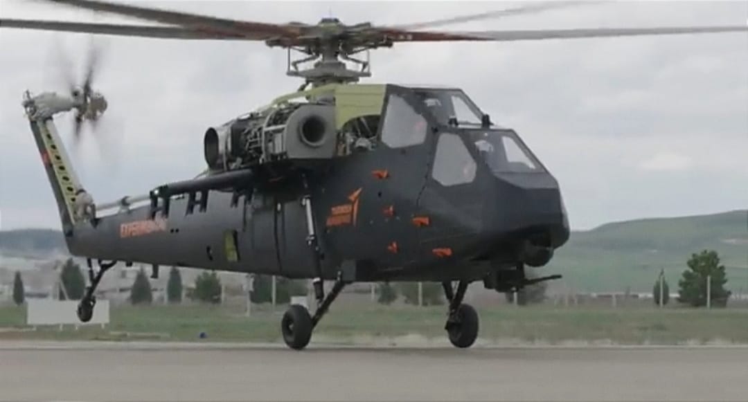 L’hélicoptère d’attaque T929 ATAK-2 de Turquie décolle pour la première fois