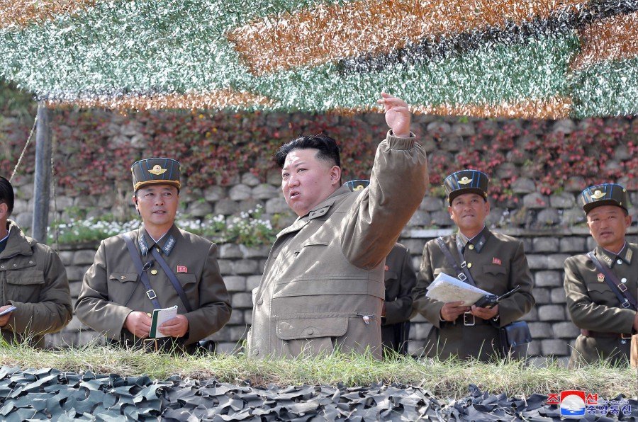 Le dirigeant nord-coréen supervise des exercices militaires en réponse aux États-Unis et à la République de Corée