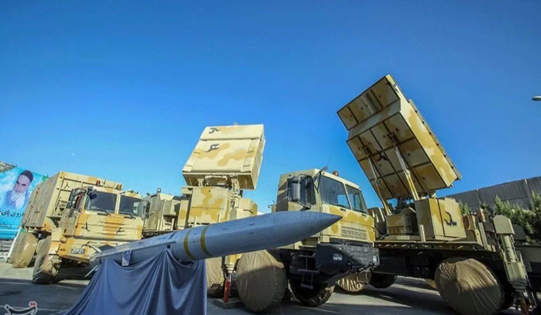 L’Iran dévoile un nouveau missile Sayyad 4B ainsi qu’une version améliorée du système de défense aérienne Bavar-373