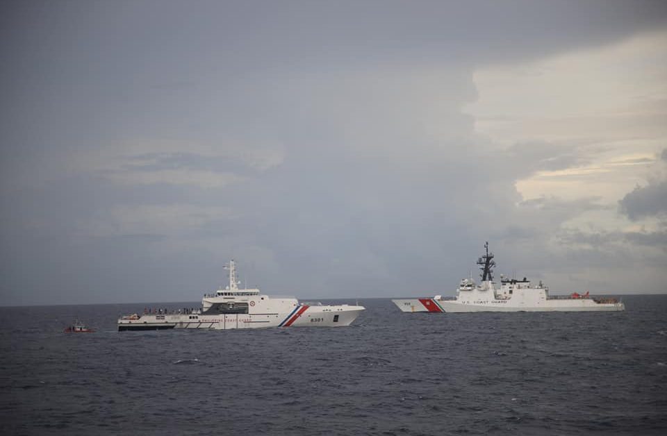 Exercice des garde-côtes américains et philippins au large de Bataan