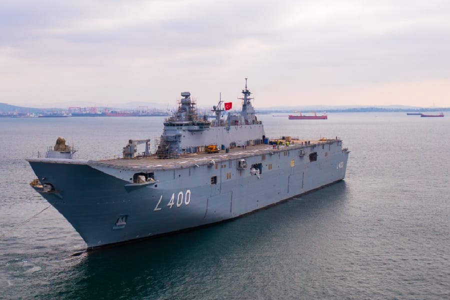 Le navire d’assaut amphibie polyvalent turc TCG Anadolu commence les essais en mer