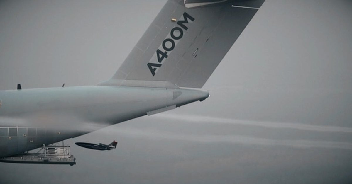 L’A400M d’Airbus effectue avec succès le premier lancement de drone en vol