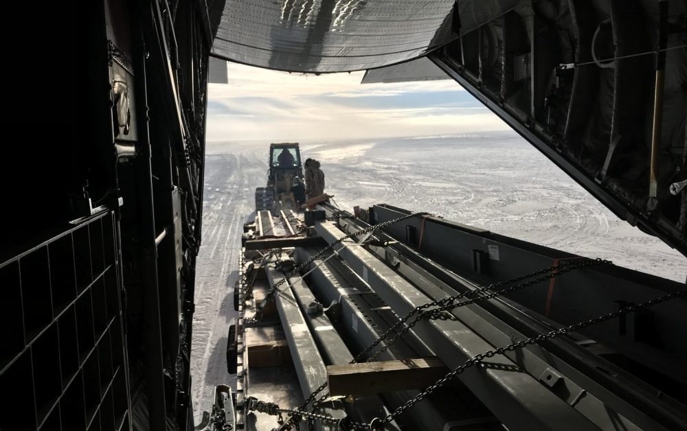 La RNZAF C-130 effectue une évacuation médicale tardive depuis l’Antarctique