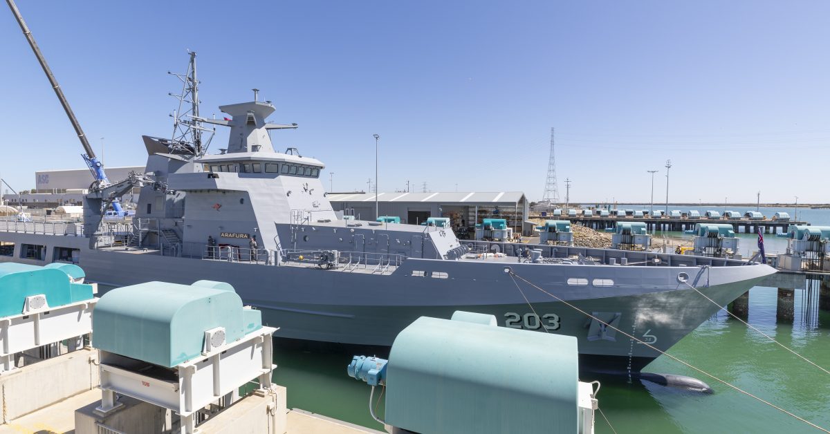 L’Australie lance le premier OPV de classe Arafura malgré les retards et les modifications de conception