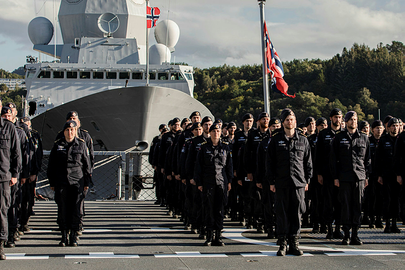 Une frégate norvégienne rejoindra pour la première fois un groupe aéronaval de la marine américaine