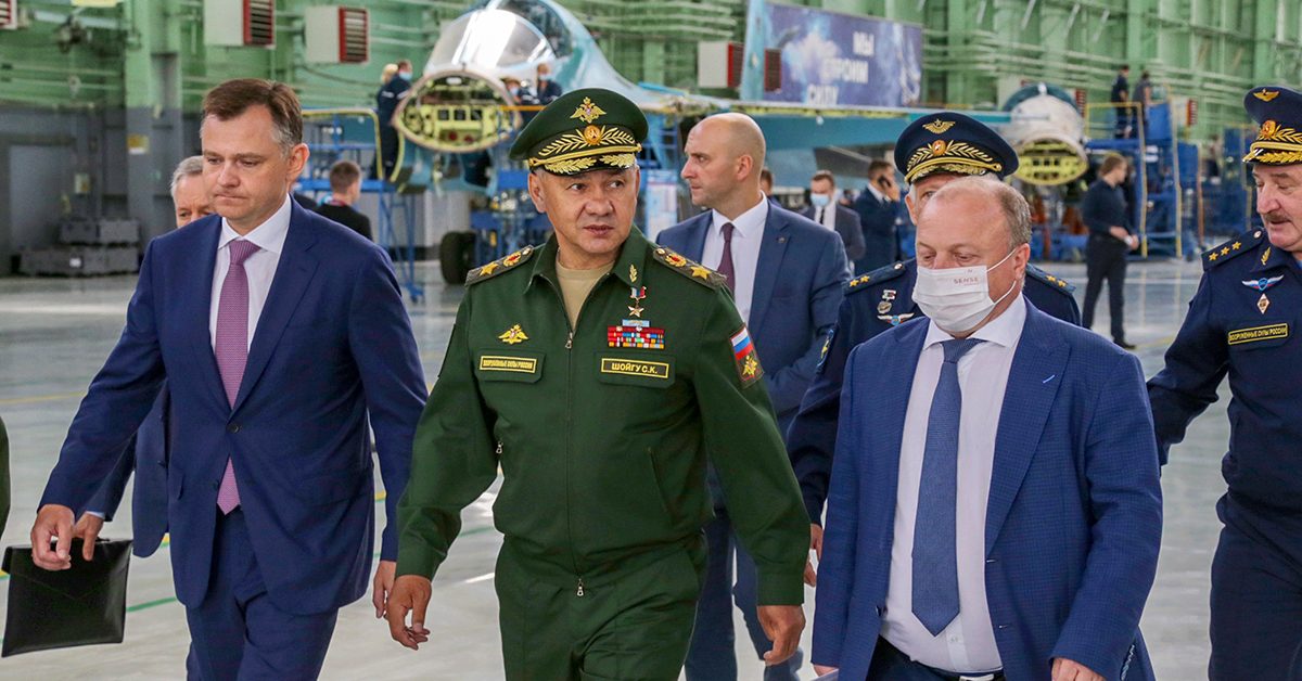 Le ministre russe de la Défense fait le point sur la modernisation du Su-34 et le drone S-70 Hunter