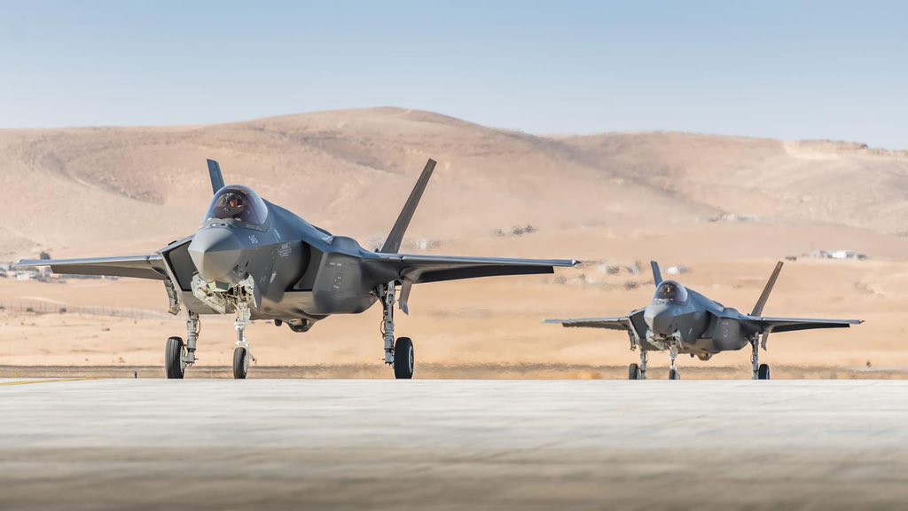Trois autres avions de chasse F-35I “Adir” atterrissent sur la base aérienne de Nevatim en Israël