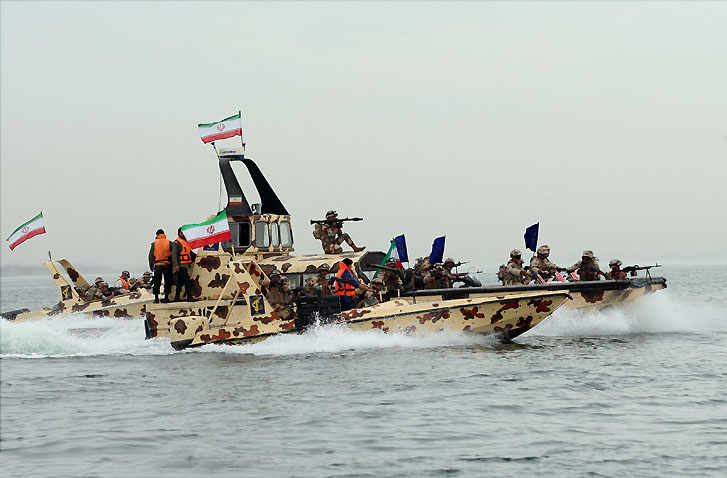 La marine du Corps des gardiens de la révolution iraniens reçoit plus de 100 vedettes de combat