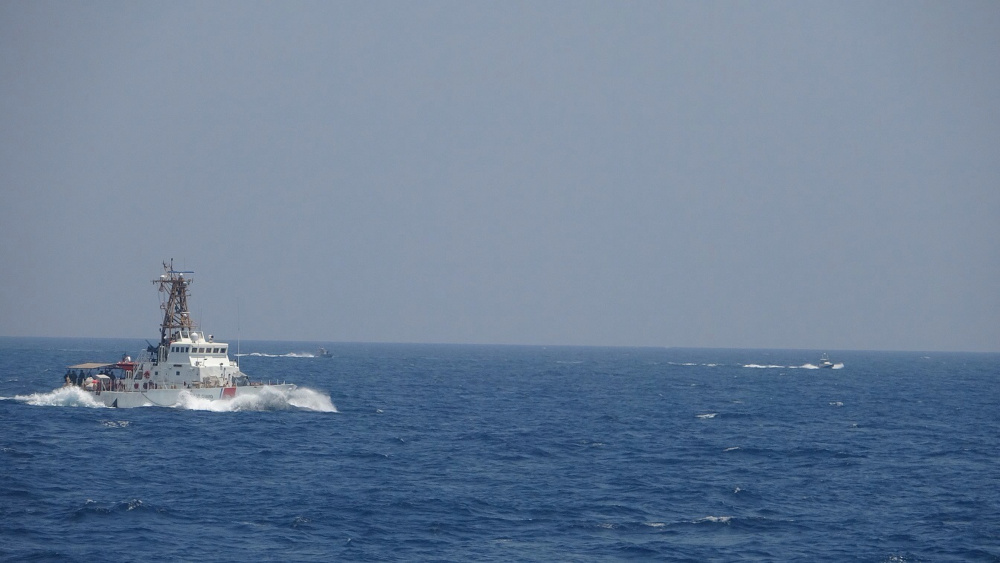 Des navires américains tirent des coups de semonce sur 13 bateaux iraniens