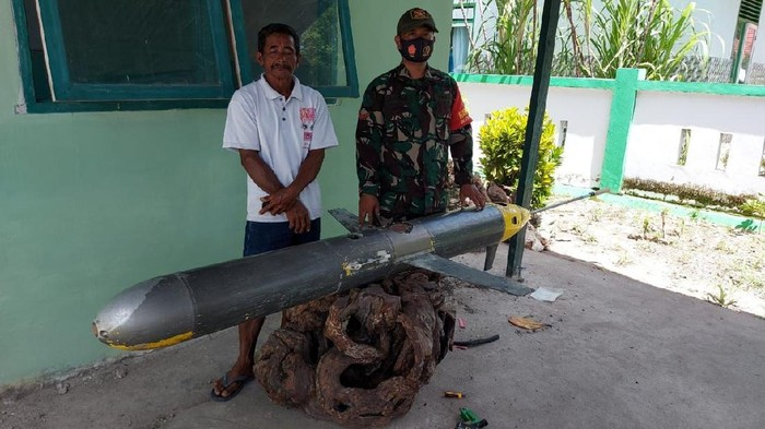 Un mystérieux drone sous-marin (UUV) récupéré par un pêcheur indonésien