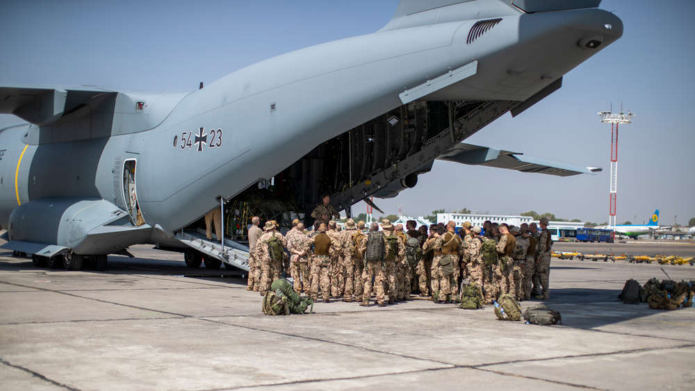 Le premier vol d’évacuation allemand quitte Kaboul avec seulement sept personnes à bord