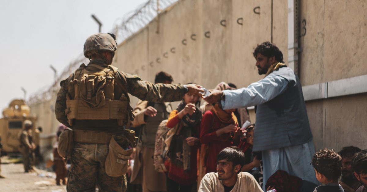 Des marines américains parmi les morts dans des attentats-suicides contre l’aéroport international de Kaboul
