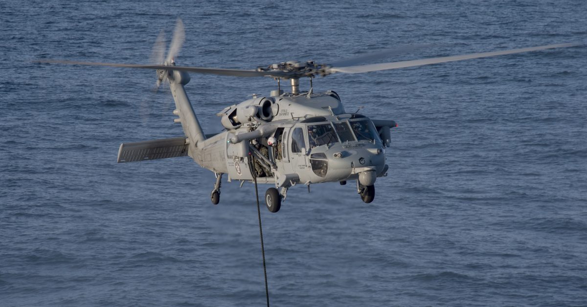 Cinq disparus et cinq autres marins blessés après le crash d’un hélicoptère de l’US Navy