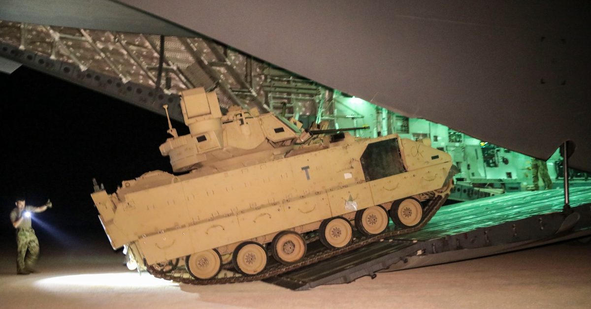 Les Bradley M2A2 de l’armée américaine retournent en Syrie alors que les tensions régionales mijotent
