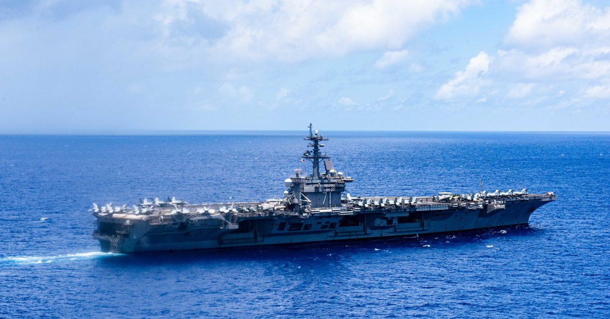 La Marine confirme le retrait de l’ancien capitaine de l’USS Theodore Roosevelt, Brett Crozier