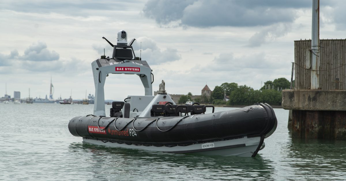 La Royal Navy lance un bateau pneumatique rigide «intelligent»
