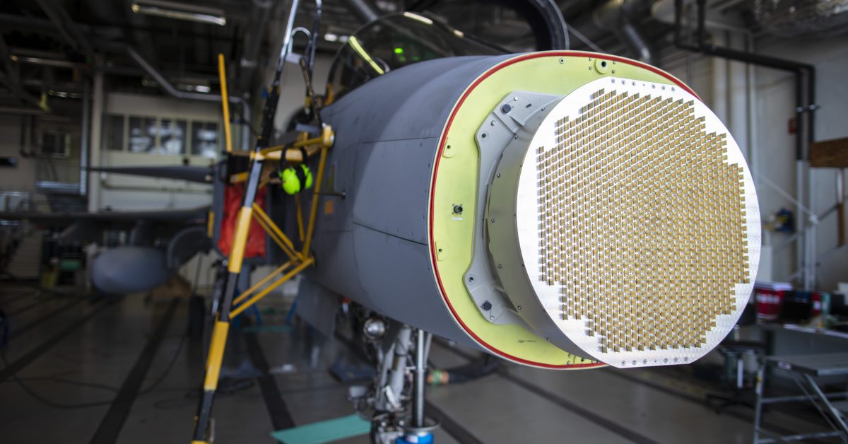 Saab termine les premiers essais en vol du nouveau radar GaN AESA et livre le premier GlobalEye