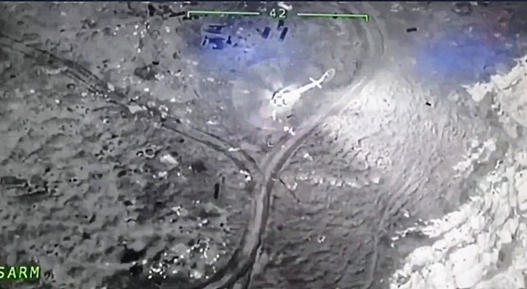 Un TB2 ukrainien détruit un hélicoptère russe Mi-8 sur l’île aux serpents lors de la première attaque aérienne signalée