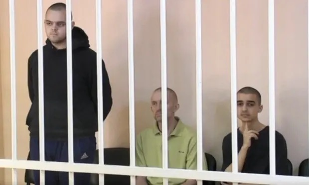Des Britanniques et un ressortissant marocain condamnés à mort lors d’un “procès-spectacle” russe