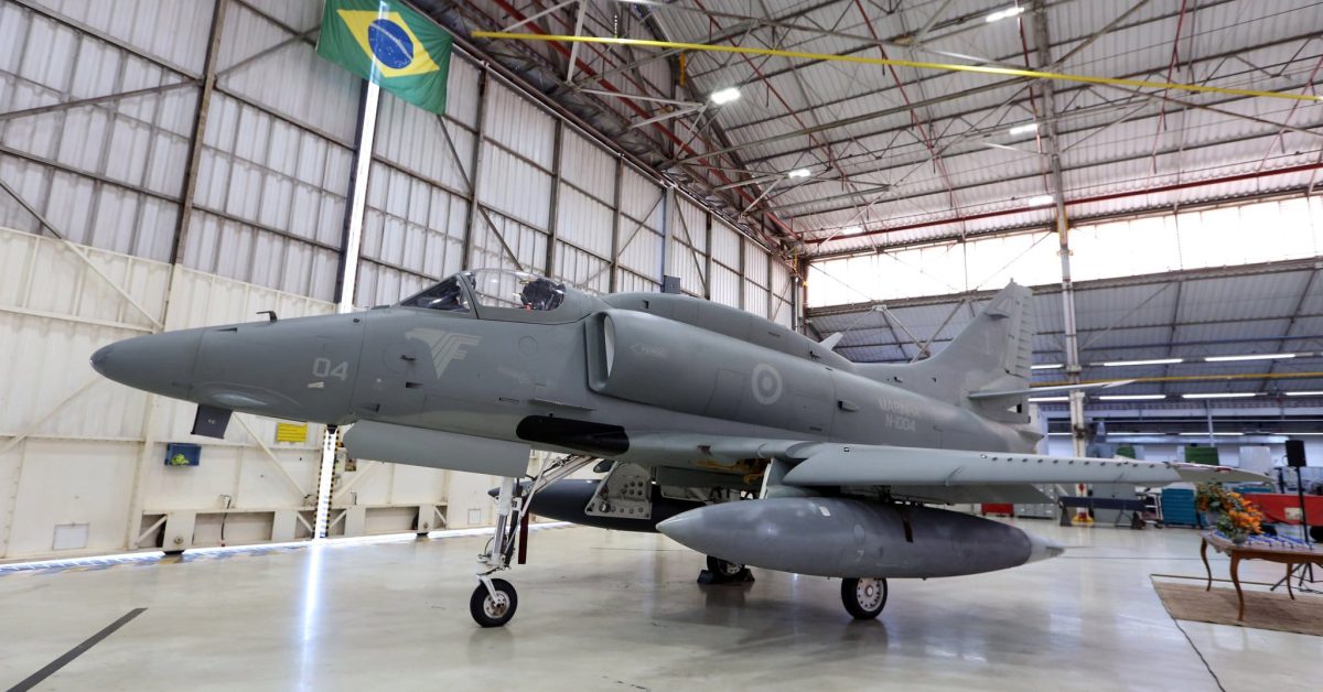Le dernier AF-1B Skyhawk modernisé est livré à la marine brésilienne