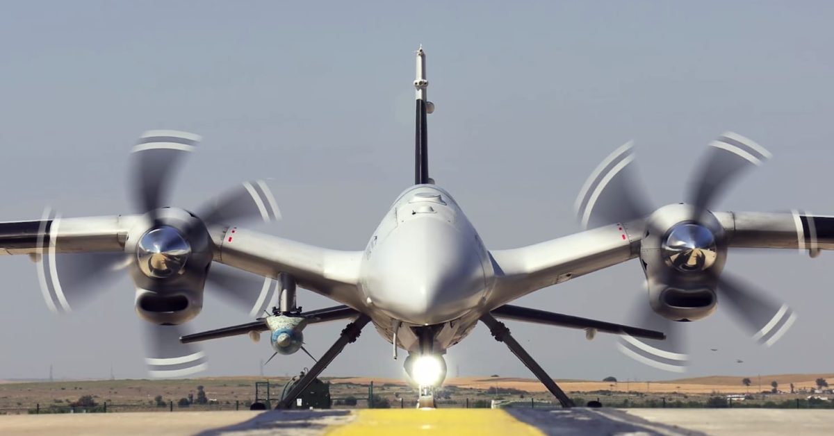 Le drone d’attaque turc Bayraktar Akıncı B tire avec succès un nouveau missile à guidage laser lors d’un récent essai