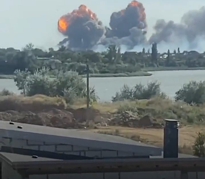 Des explosions secouent une base aérienne russe en Crimée