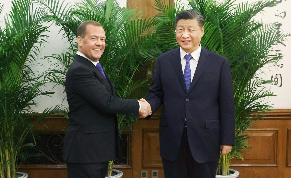 Medvedev et Xi se rencontrent à Pékin au milieu de la crise ukrainienne