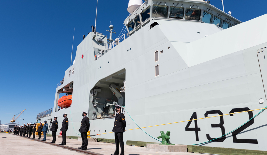 Le Canada ajoute le NCSM Max Bernays à sa flotte de navires de patrouille dans l’Arctique