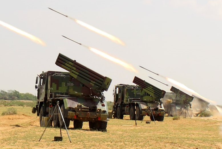 L’armée indienne s’apprête à introduire des roquettes à portée améliorée pour les systèmes d’artillerie Pinaka et Grad Rocket