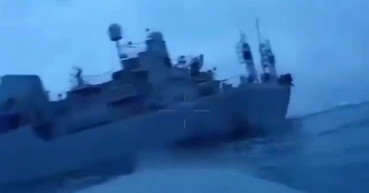 Le navire de renseignement russe “Ivan Khurs” touché en mer Noire